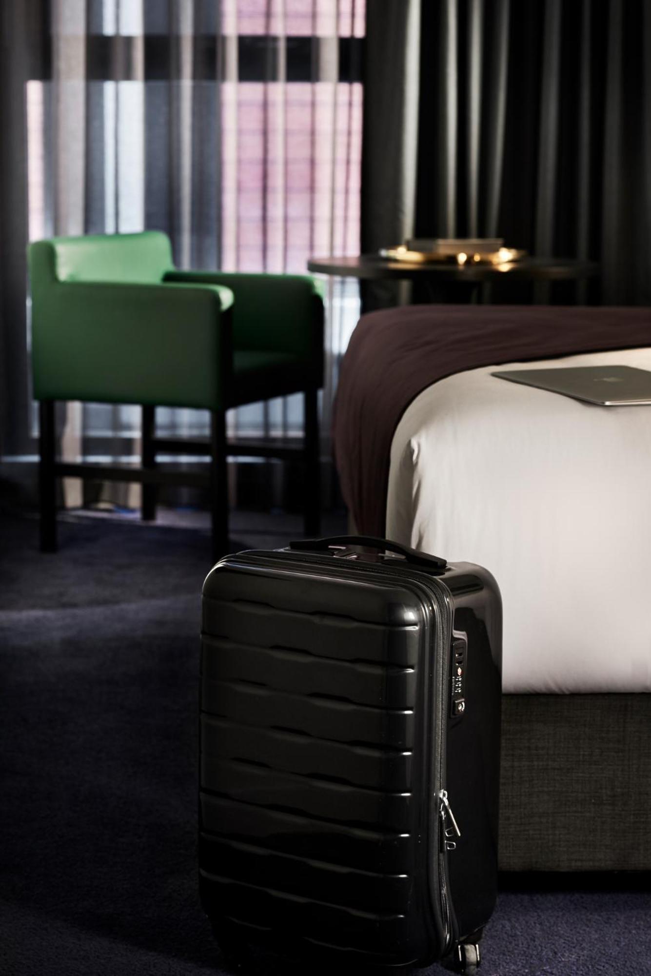 فندق ميدنايت، أوتوجراف كولكشن كنبرا المظهر الخارجي الصورة A suitcase