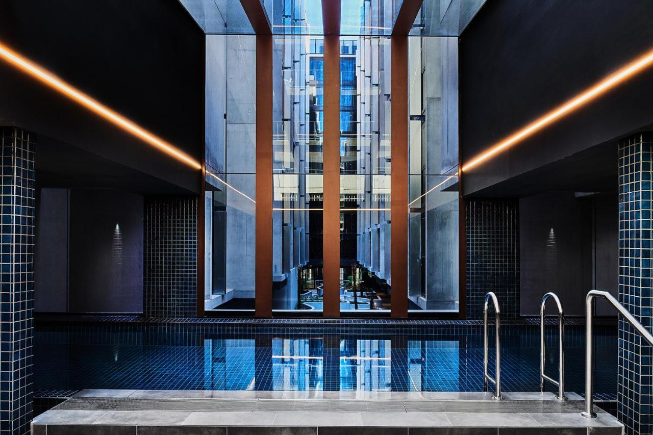فندق ميدنايت، أوتوجراف كولكشن كنبرا المظهر الخارجي الصورة The pool at The Standard East Village